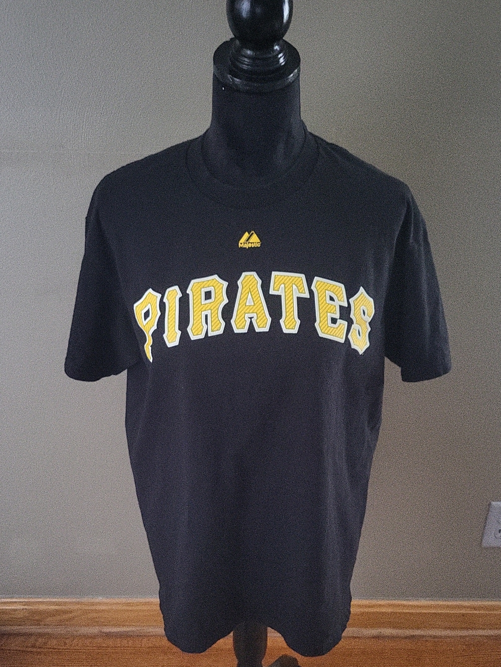 Majestic Black T-Shirt with Yellow 'Pirates' Chest Logo Size Large #24  Alvarez